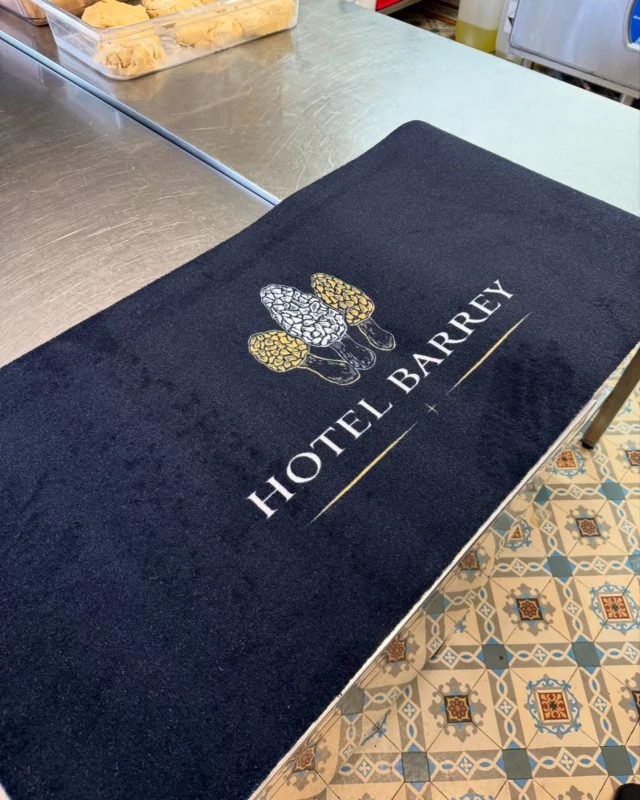 Cervolant Communication 3 Quoi de mieux qu’un beau tapis pour accueillir vos clients ? 🤩
Merci @hotelrestaurantbarrey !