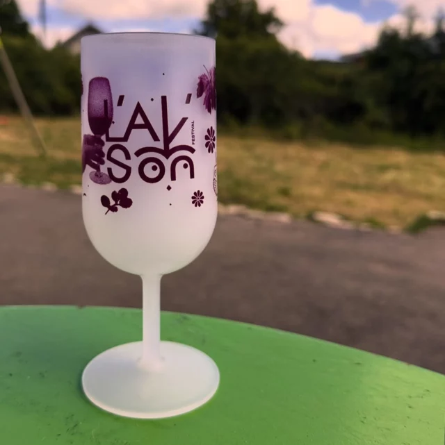 Verres à vin ecocup personnalisable à découvrir à @latrackson festival les 22 & 23 août ! 
Et avec votre logo ??? 🤩