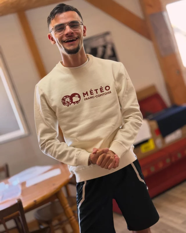 De beaux vêtements de saison pour Ilyes de @meteofranccomtoise ! 🥵🔥☀️
Merci à lui pour sa confiance ! Vous le retrouverez avec ces nouveaux textiles dans les festivals de l’été !